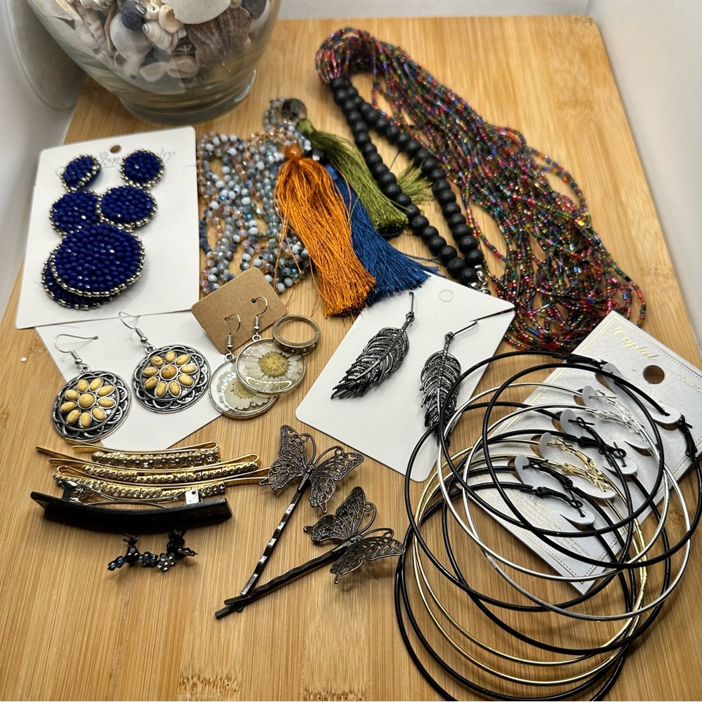 Lot bundle miscellaneous jewelry items necklace earrings hair clips blue black